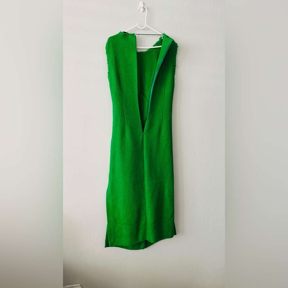 Elegant Green Sleeveless Dress - Picture 6 of 12